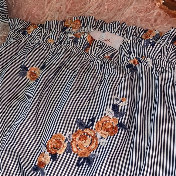 Off-The-Shoulder Ruffled Crop Top - Picture 3 of 7